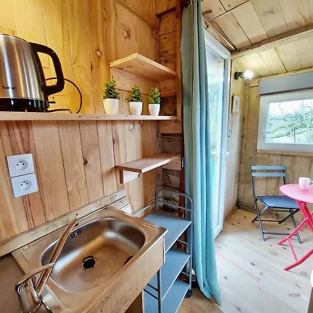 Le Nid Dans Le Chene Saint-Thomas-de-Courceriers