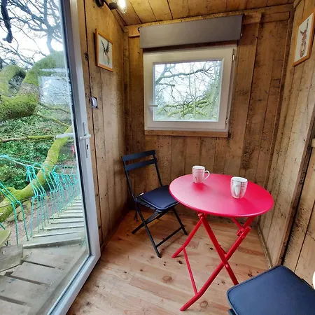 Le Nid Dans Le Chene * Saint-Thomas-de-Courceriers