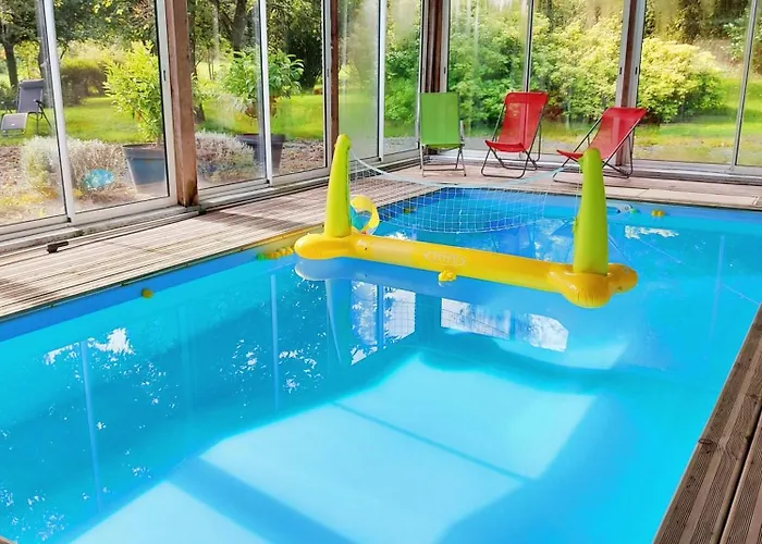 Le Nid Dans Le Chene Saint-Thomas-de-Courceriers